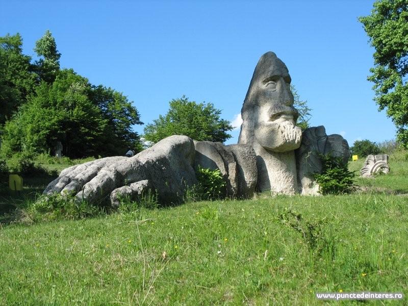 Burebista - Sculptor Radu Aftenie